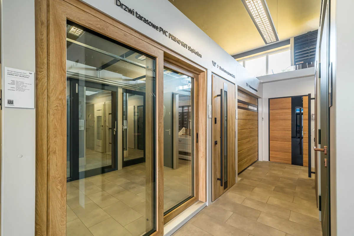 Ekspozycja okien PVC WIŚNIOWSKI PRIMO w salonie CARPENTER w Bydgoszczy